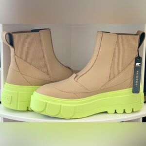 Sorel boots waterproof tan green platform caribou chelsea size 8